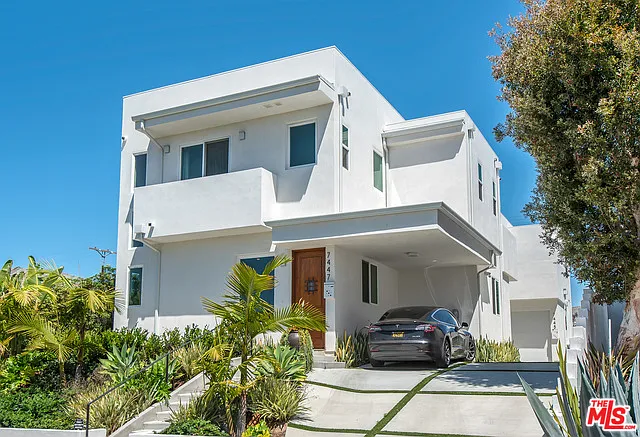 4 bed, 4.5 bath, 2200 sqft, $8,799 — Photo 1