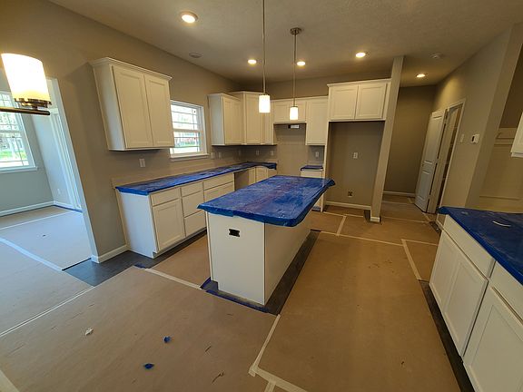3rd image of 2630 Albatross Ave