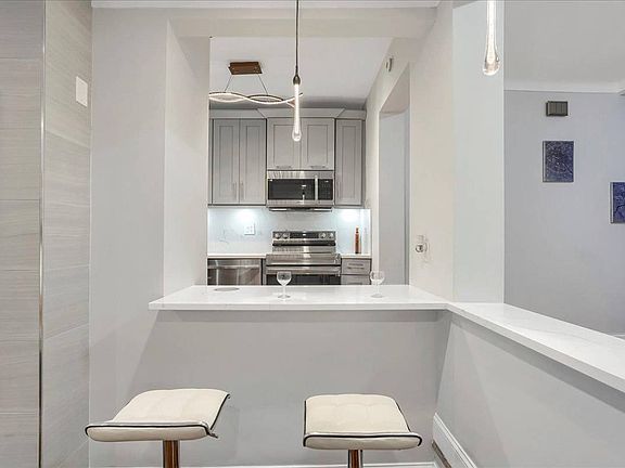 4th image of 170-40 Highland Ave Unit 402