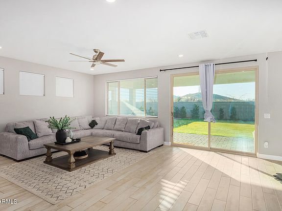3rd image of 4933 W LA PUENTA Avenue