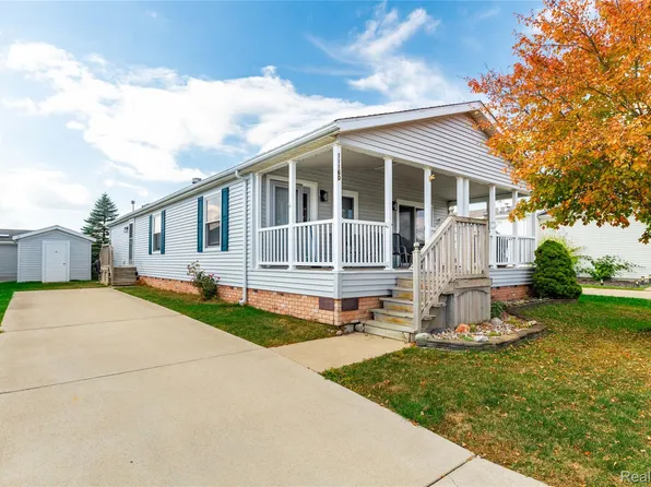 11160 Chestnut Run Ct, South Lyon, MI 48178