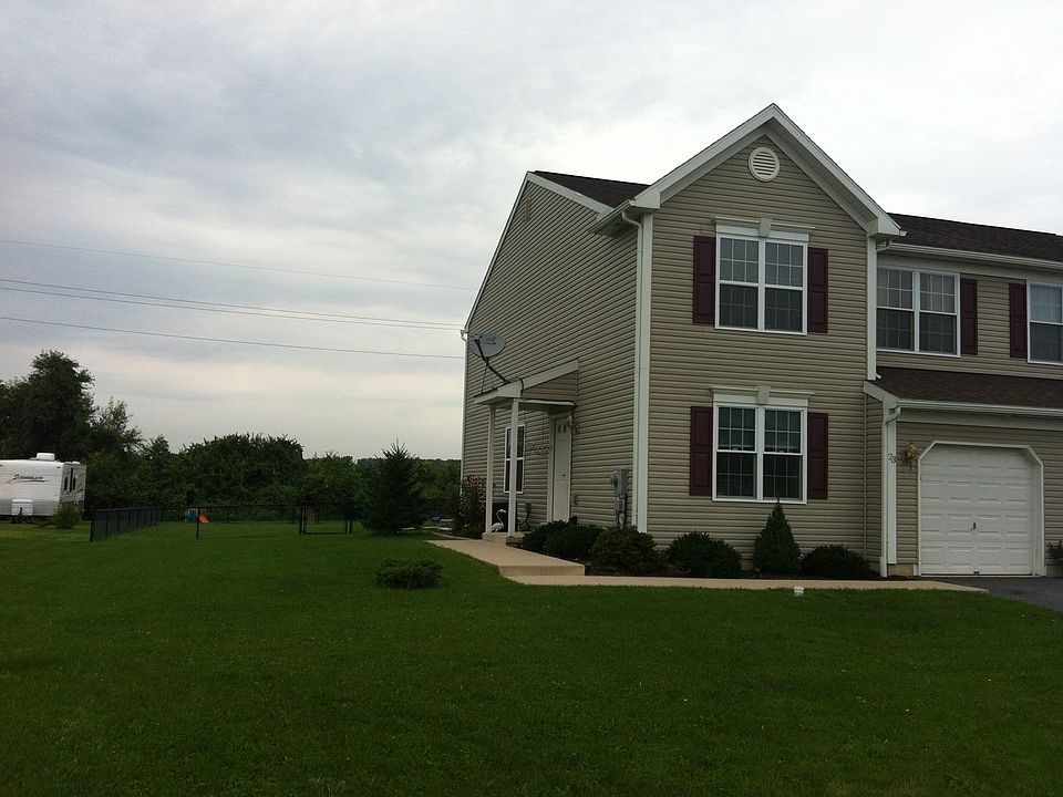 2nd image of 23 N Calais Dr