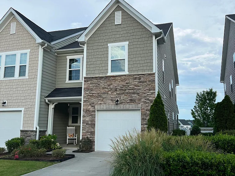 1109 Little Gem Ln — Photo 2