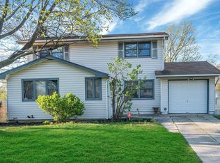 17 Park Ave, Medford, NY 11763