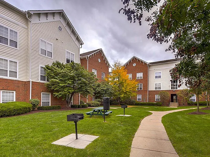 Peninsular Place Apartments — Photo 18