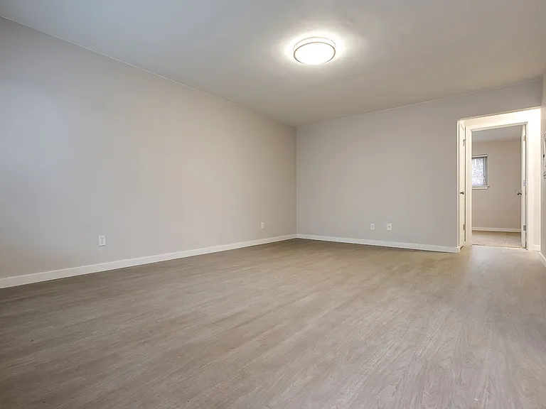 14th Ave Apartments — Photo 8