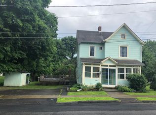33 Lafayette St, Walden, NY 12586