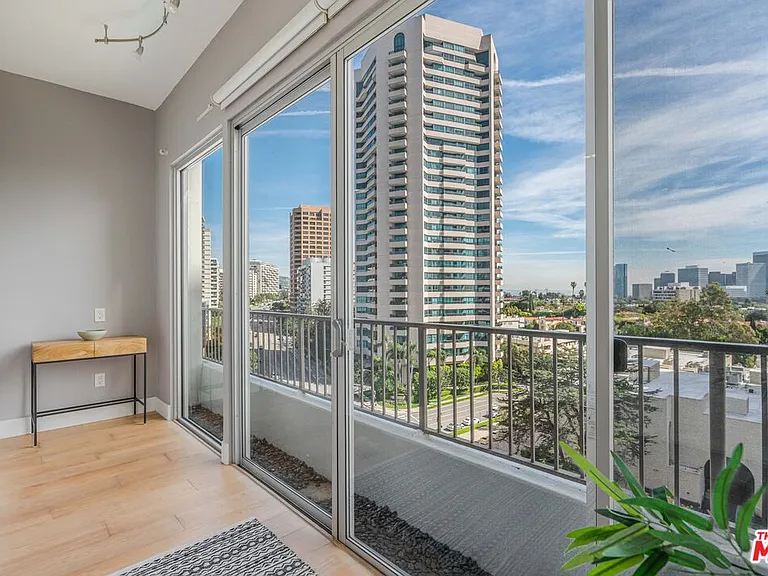 10501 Wilshire Blvd #1012 — Photo 11