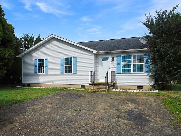 1st image of 21376 Lexington Dr