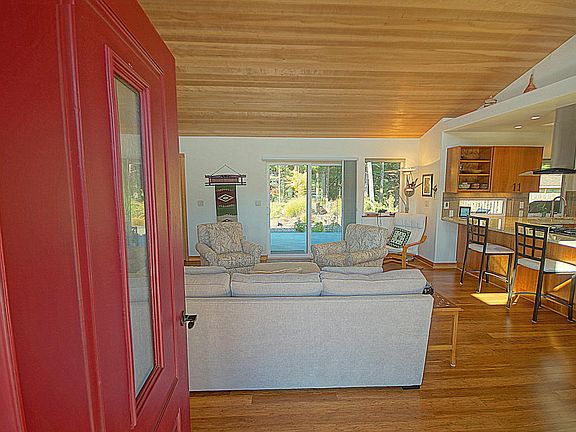5th image of 420 SE 43rd St