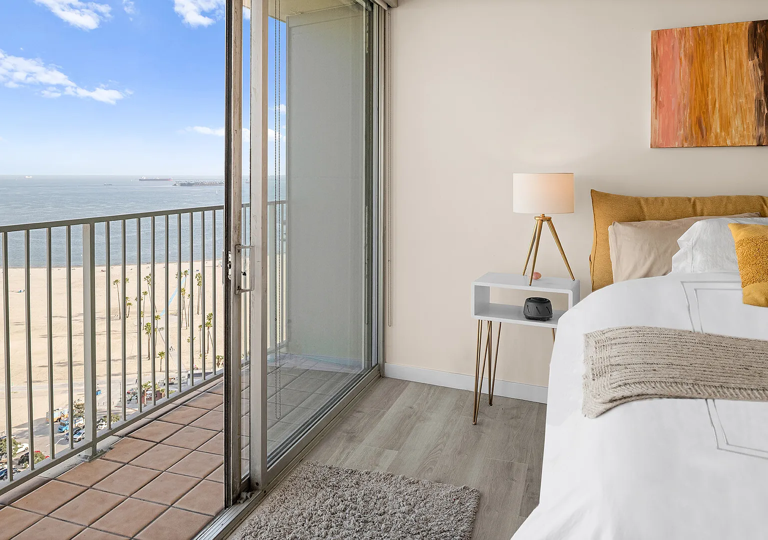 Luxury Extended Work & Travel Sea/City View — Photo 3