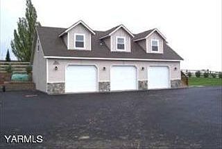 4th image of 1890 Highland Dr