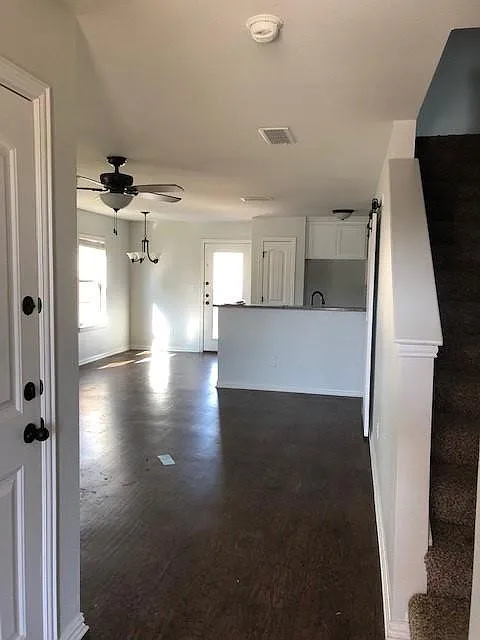 3 bed, 2.5 bath, $1,200 — Photo 2