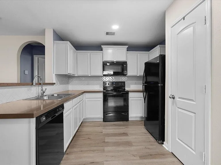 5727 Treasure Cove Rd — Photo 5