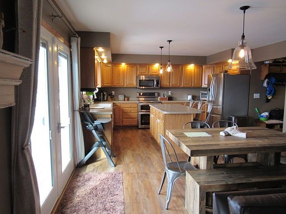 4th image of 601 Park Dr