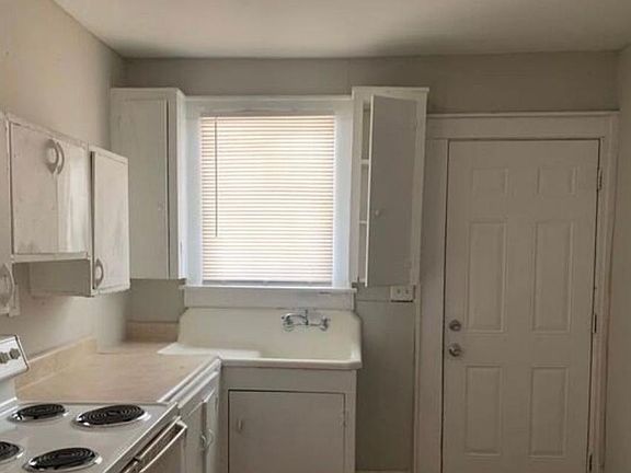 4th image of 821 W Davidson Ave