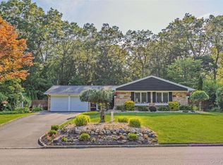 102 Sycamore Cir, Stony Brook, NY 11790