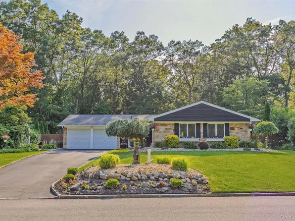 102 Sycamore Circle, Stony Brook, NY 11790
