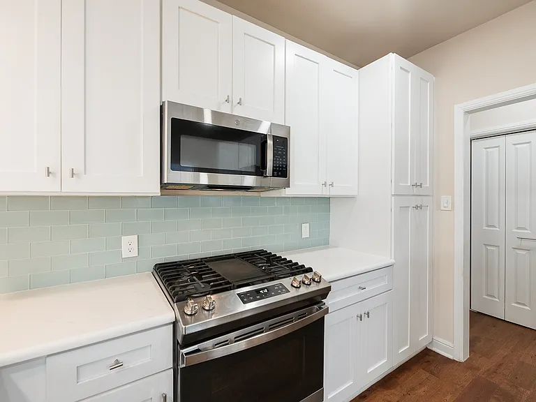 807 Hollywood Ave — Photo 14