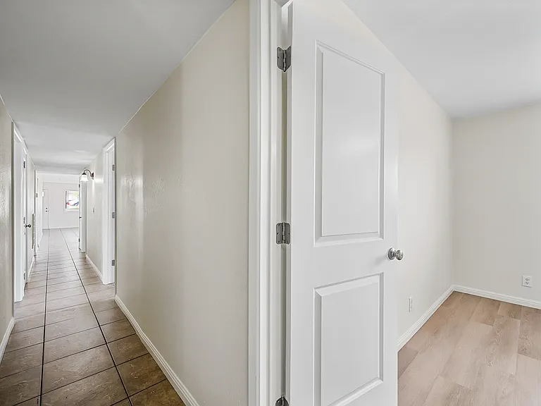 5924 W Seldon Ln — Photo 22
