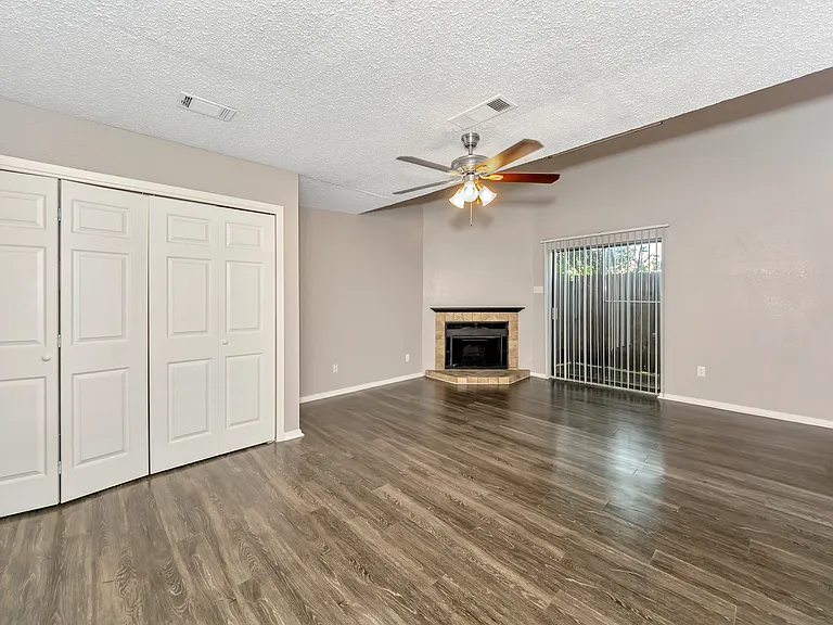 Hulen Park Place — Photo 11