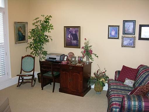 5th image of 8 Stonebrook Pl