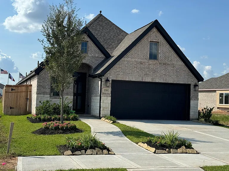 9707 Keeper Dr — Photo 1