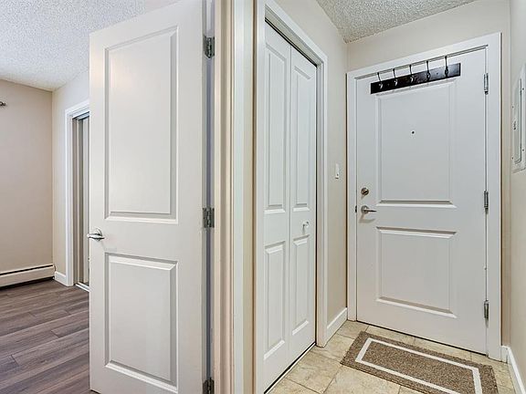 3rd image of 922 S 19th Ave SW #101