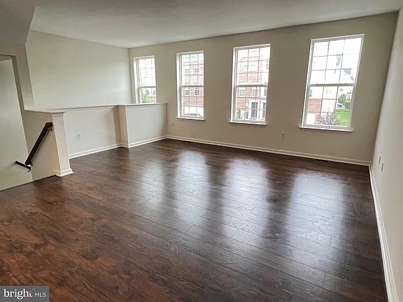 3rd image of 39 Creekside Way