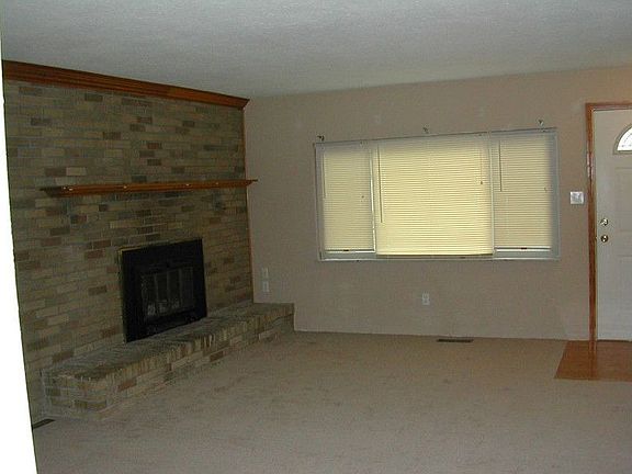3rd image of 682 Lucille Dr