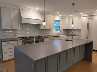 9 Crestview Ct, Montclair, NJ 07042