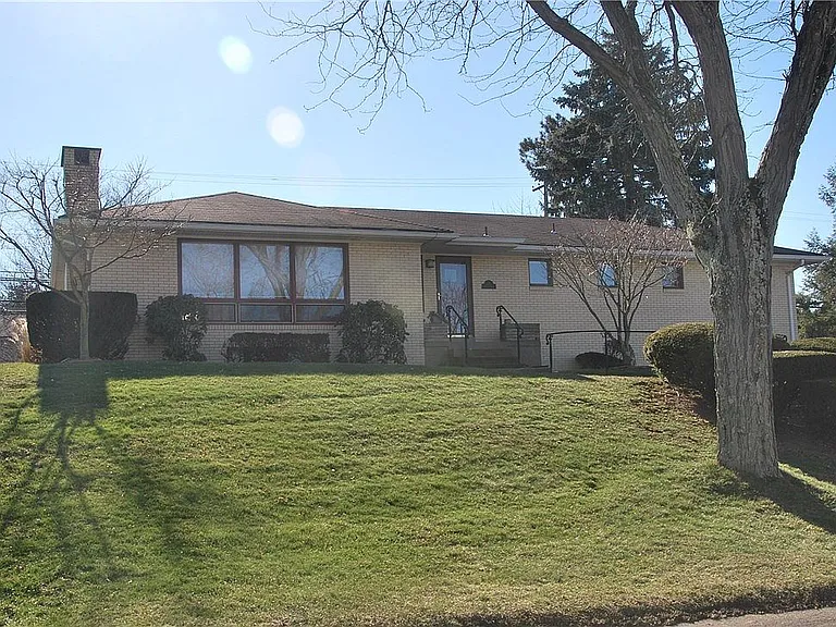 13 Carleton Dr — Photo 10