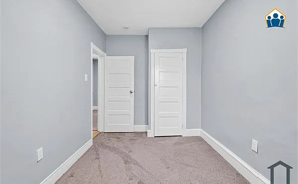 950 E Russell St — Photo 9
