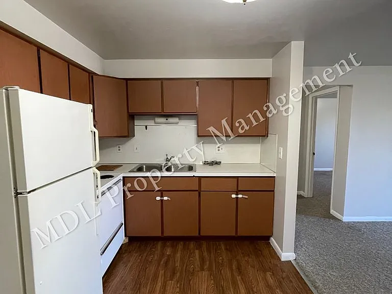 121 N Woodbridge — Photo 2