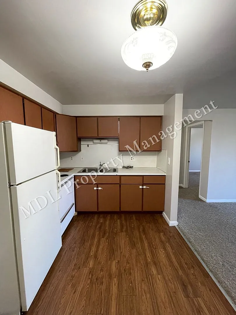 Building Photo - 121 N Woodbridge