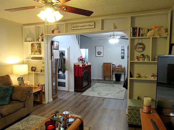 4th image of 133 Glenn St