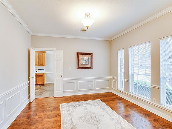 5th image of 901 Eagle Lakes Dr