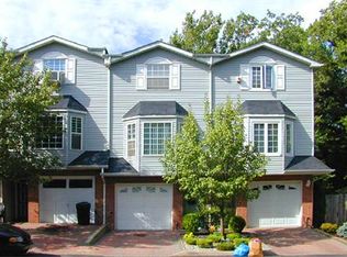 27 Star Ct, Staten Island, NY 10312