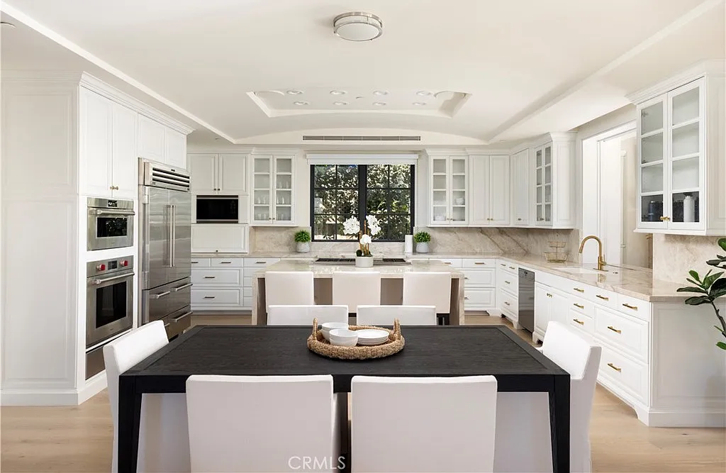 4 bed, 4.5 bath, 5029 sqft, $35,000 — Photo 4