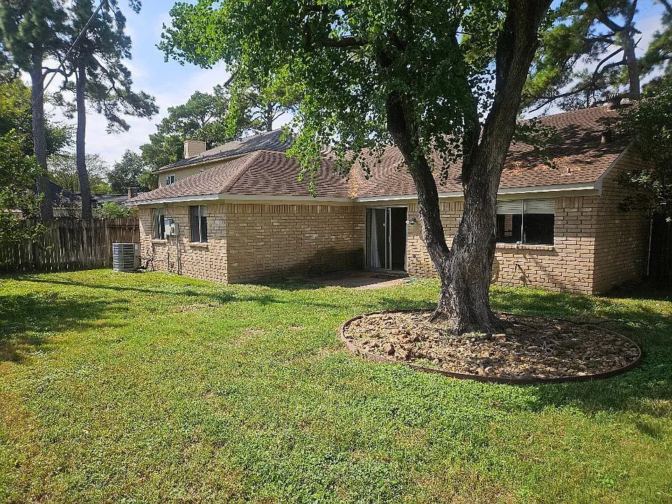 12414 Bent Pine Dr