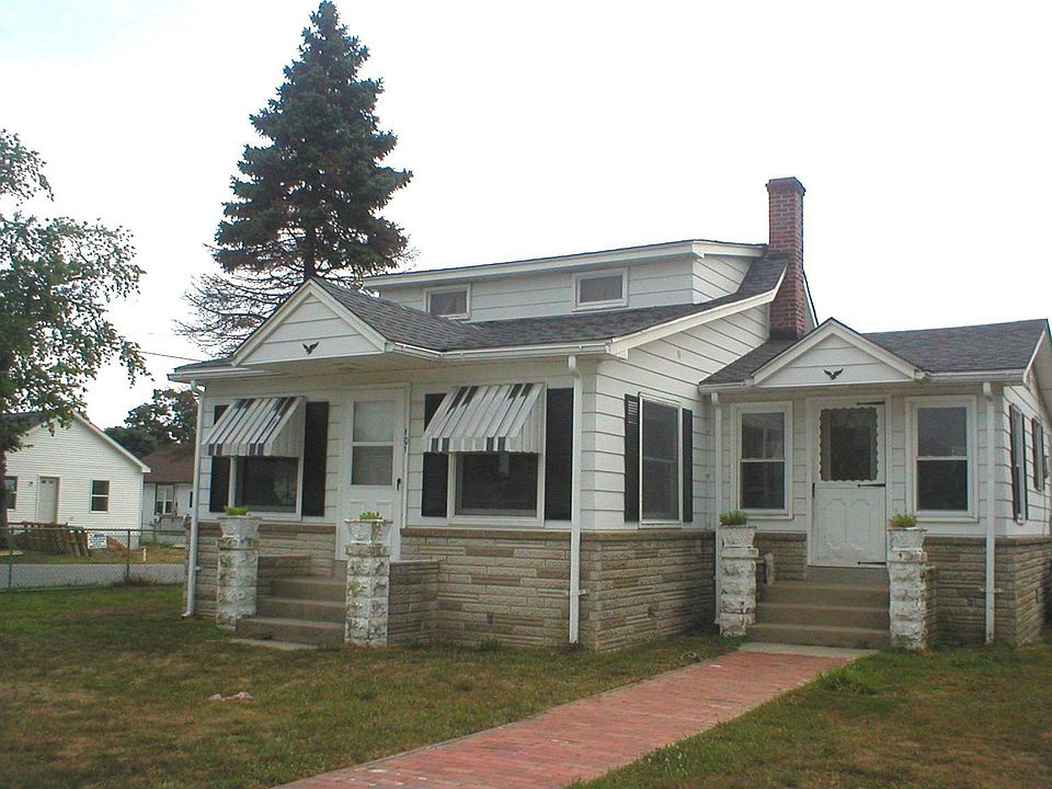 Corner lot possible to subdivide