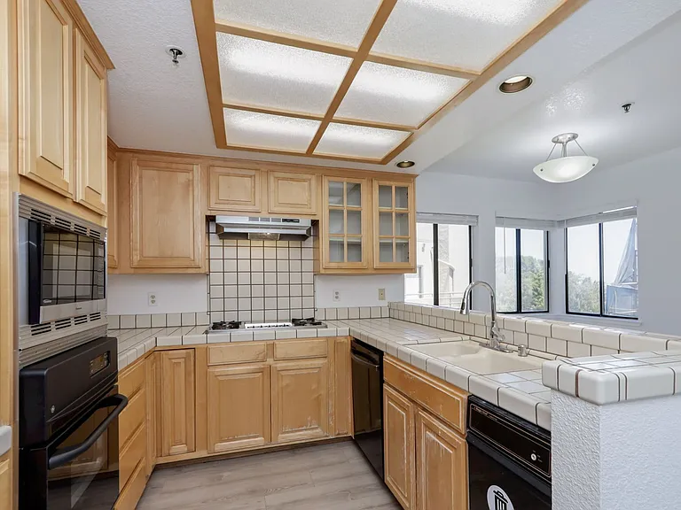 432 Portofino Dr #403 — Photo 20