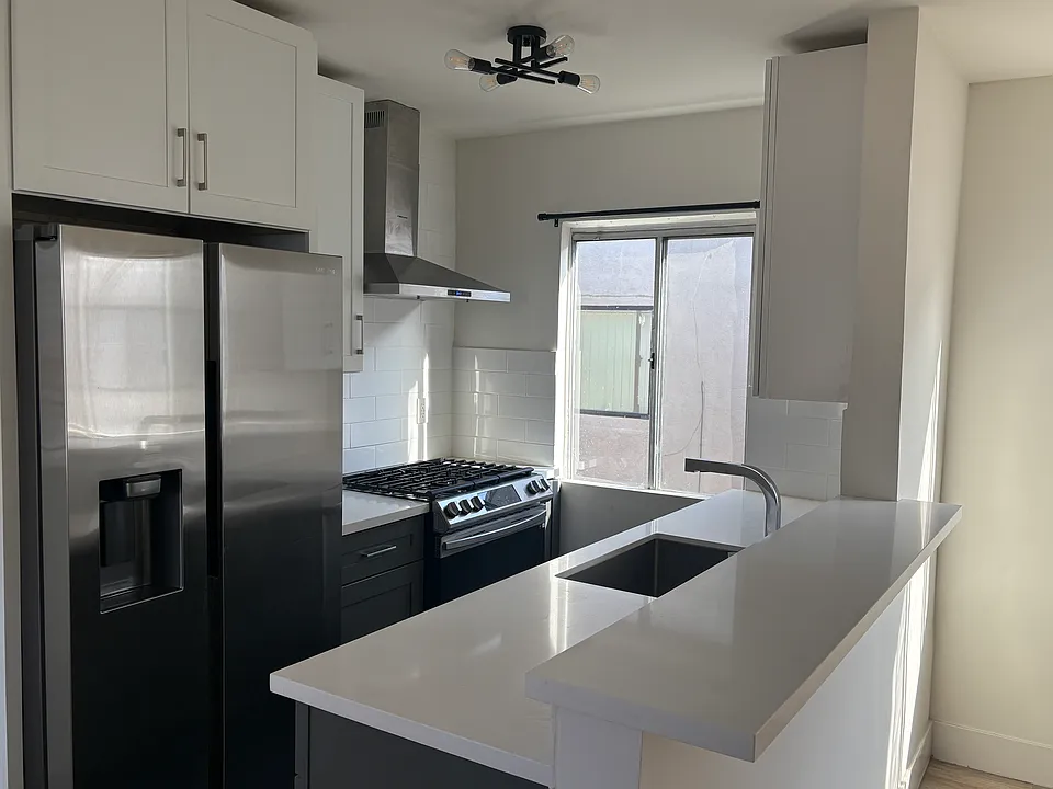 2176 W Venice Blvd #11