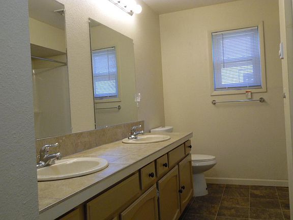 double sinks in bathroom