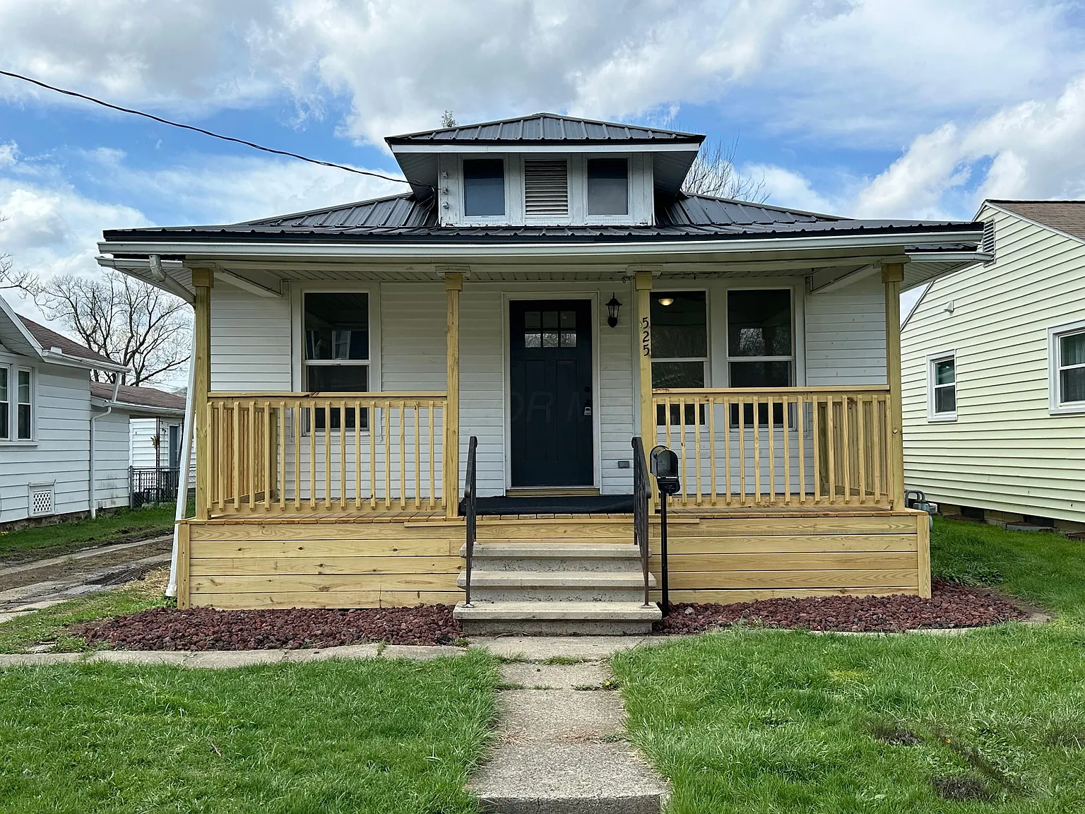 525 Oak St photo 1
