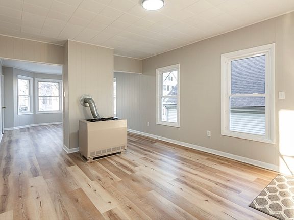 4th image of 64 Katherine St #2