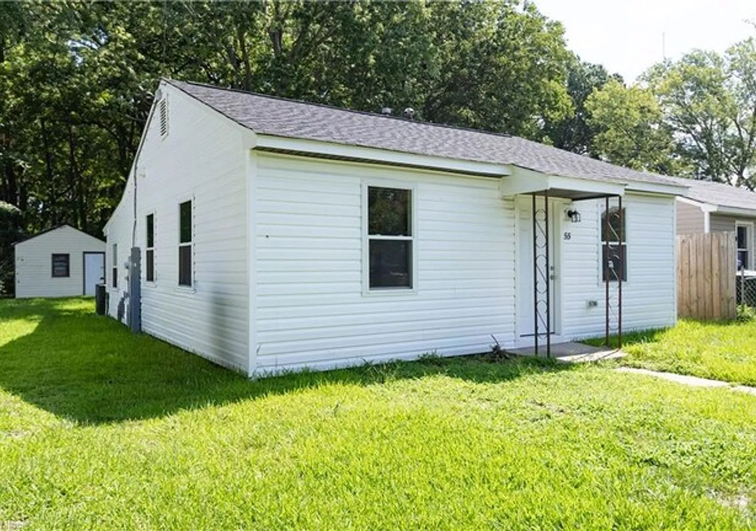 3 Bdr 1bth Fully Renovated — Photo 2