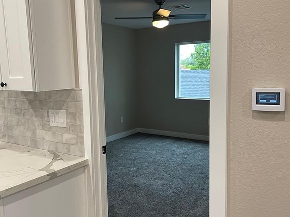 4th image of 824 S Dune St #B