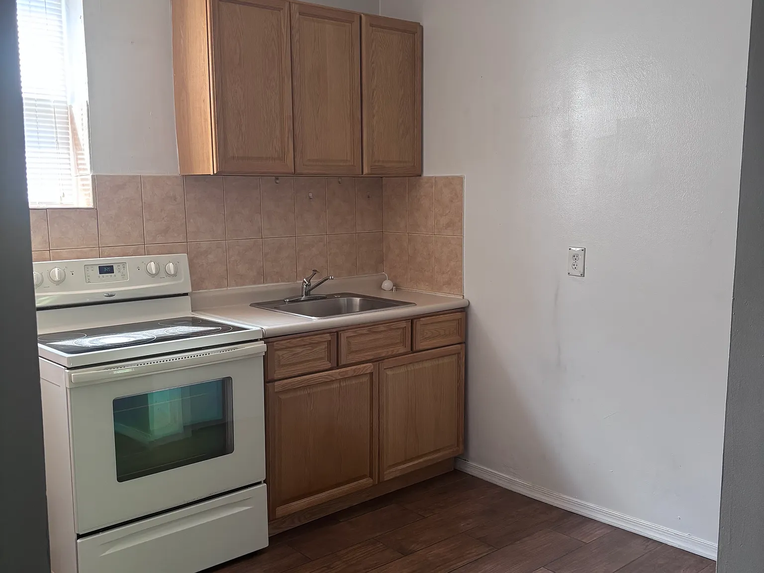 2 bed, 840 sqft, $1,200 — Photo 3