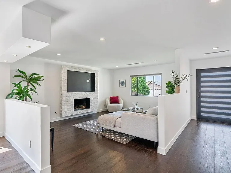 13940 Bermax Ave — Photo 7